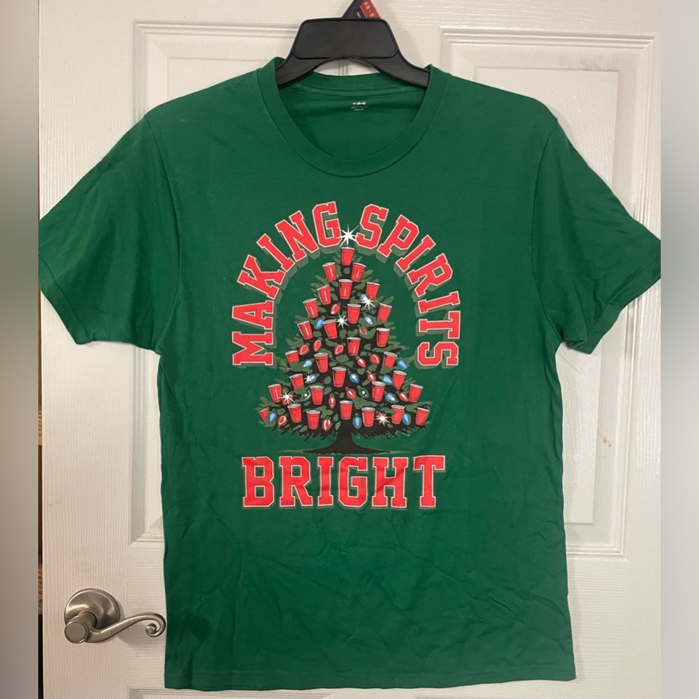 🔴 3/$12‎ Holiday Time Green Festive Graphic Print! NWOT!